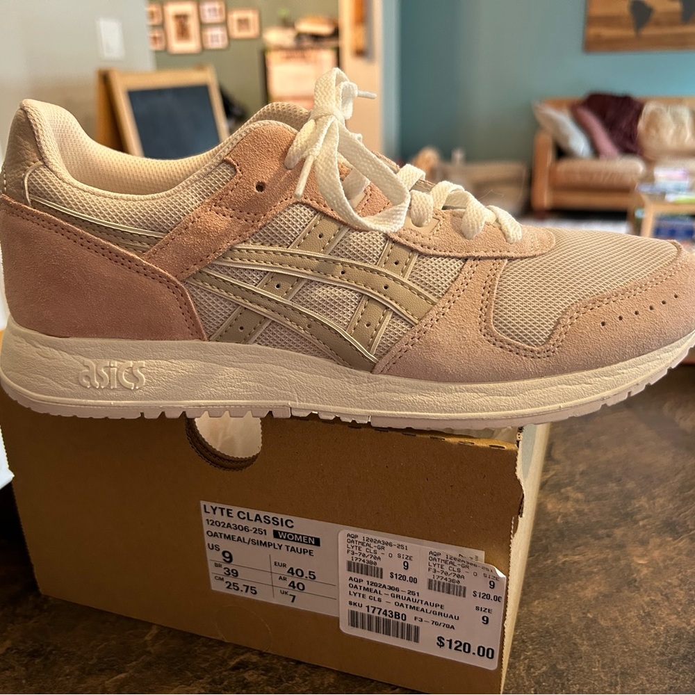 ASICS Sneakers